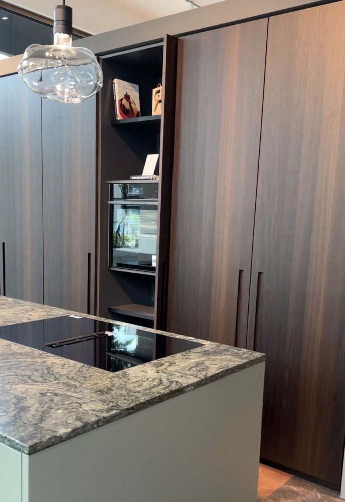 Showroom Interior Studio