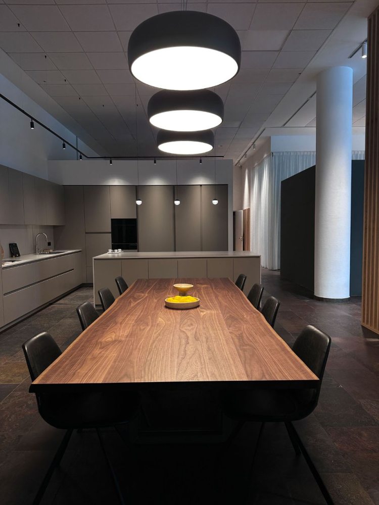 Showroom Interior Studio